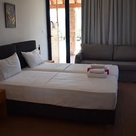 Almyra Village אדיפסוס