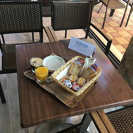 Almyra Village מלון 3*